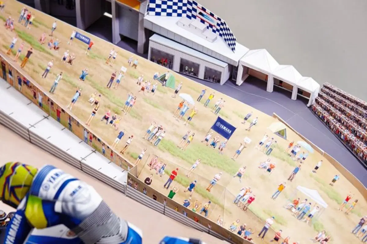 Yamaha Papercraft: il passaggio di Rossi al Cavatappi a casa vostra (11)