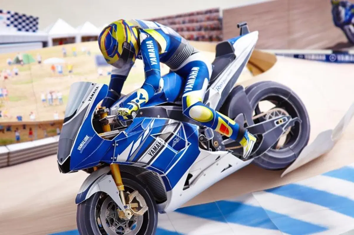 Yamaha Papercraft: il passaggio di Rossi al Cavatappi a casa vostra (13)