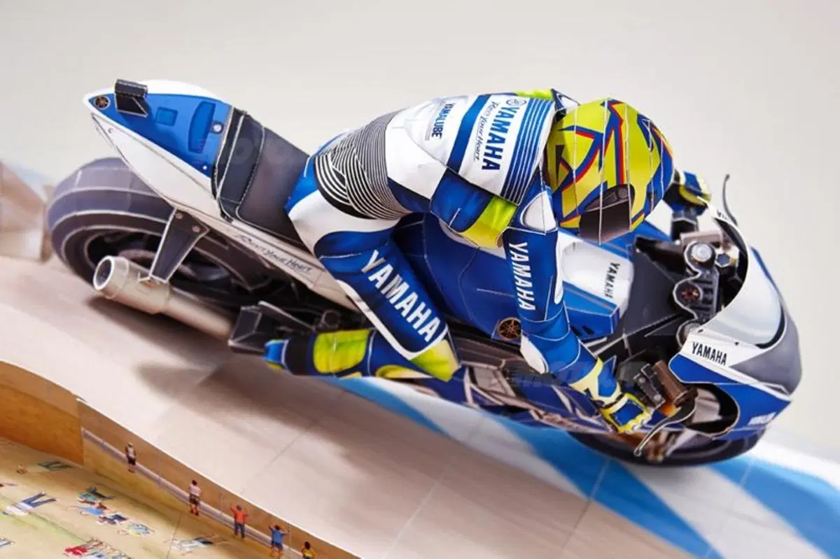 Yamaha Papercraft: il passaggio di Rossi al Cavatappi a casa vostra (14)
