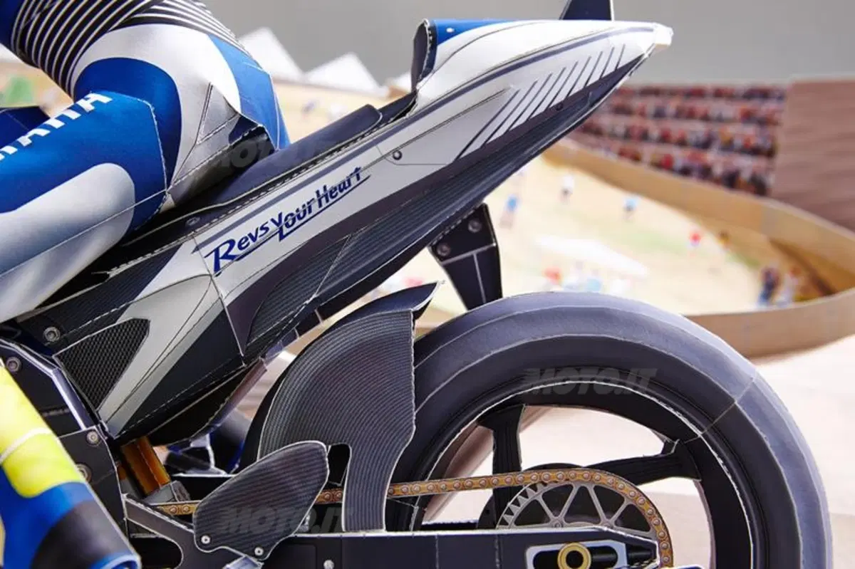 Yamaha Papercraft: il passaggio di Rossi al Cavatappi a casa vostra (17)