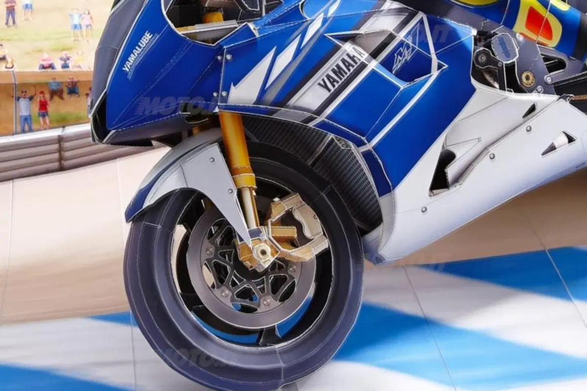Yamaha Papercraft: il passaggio di Rossi al Cavatappi a casa vostra (19)