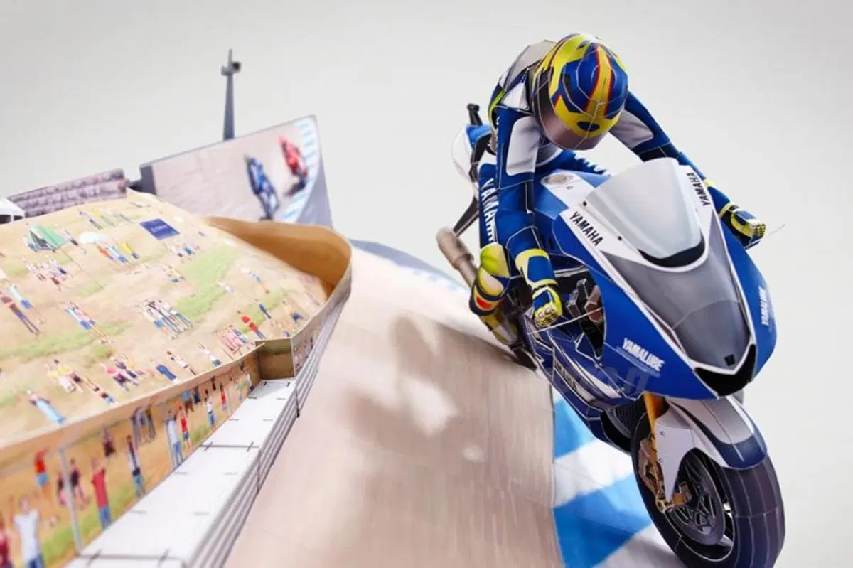Yamaha Papercraft: il passaggio di Rossi al Cavatappi a casa vostra (20)