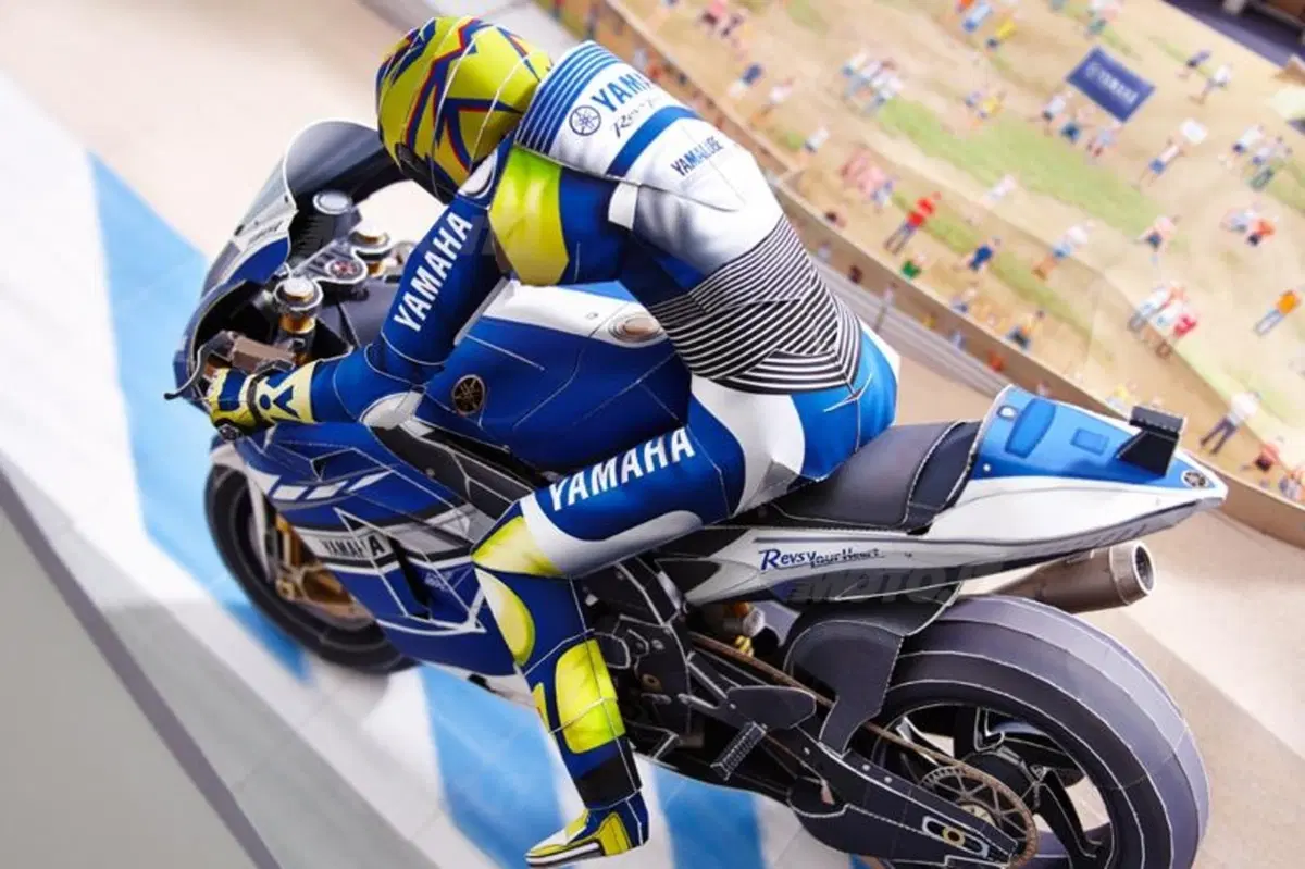 Yamaha Papercraft: il passaggio di Rossi al Cavatappi a casa vostra (21)