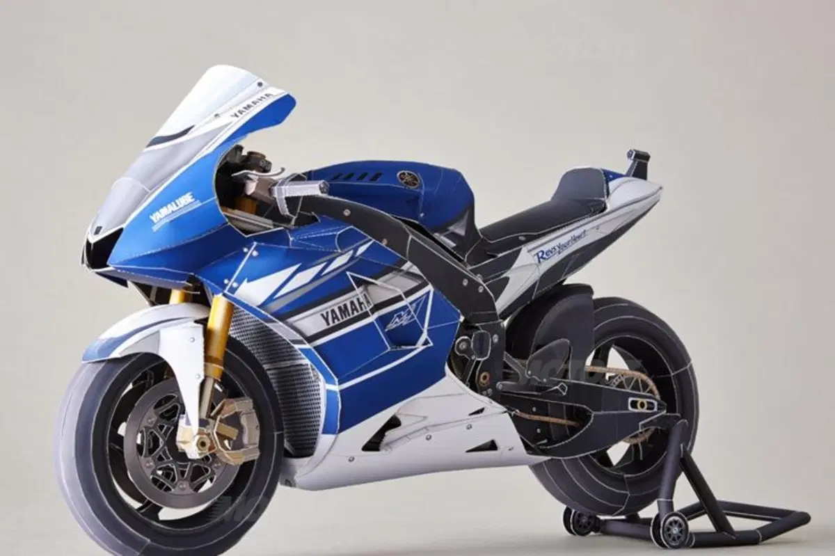 Yamaha Papercraft: il passaggio di Rossi al Cavatappi a casa vostra (22)