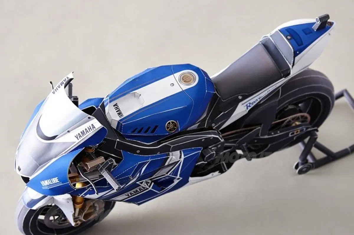 Yamaha Papercraft: il passaggio di Rossi al Cavatappi a casa vostra (24)