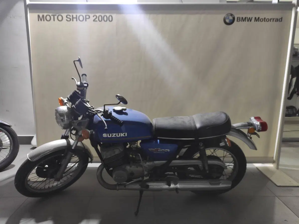 Suzuki GT 500 Titan  (3)