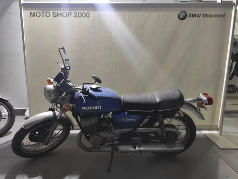 Suzuki GT 500 Titan  (3)