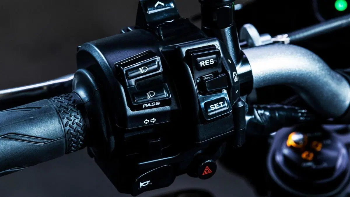 Yamaha MT-10 2022: dati e foto (7)