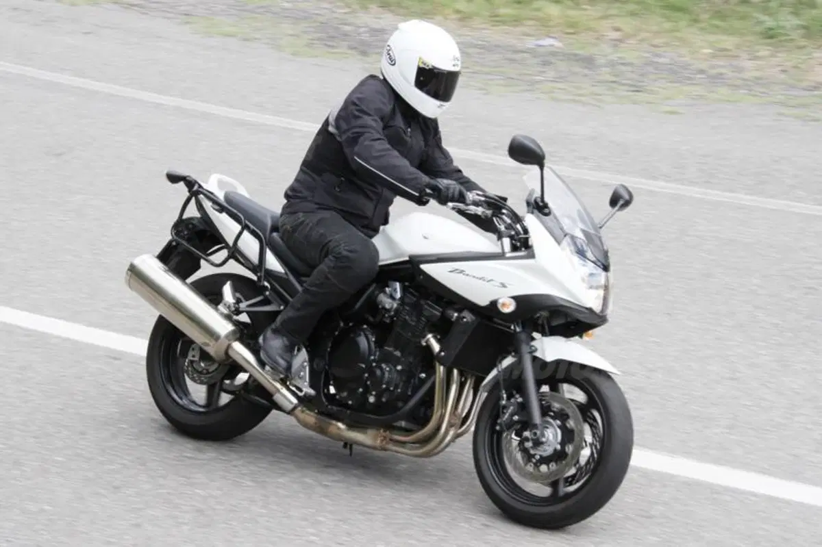 Suzuki V-Strom vs Bandit S (5)