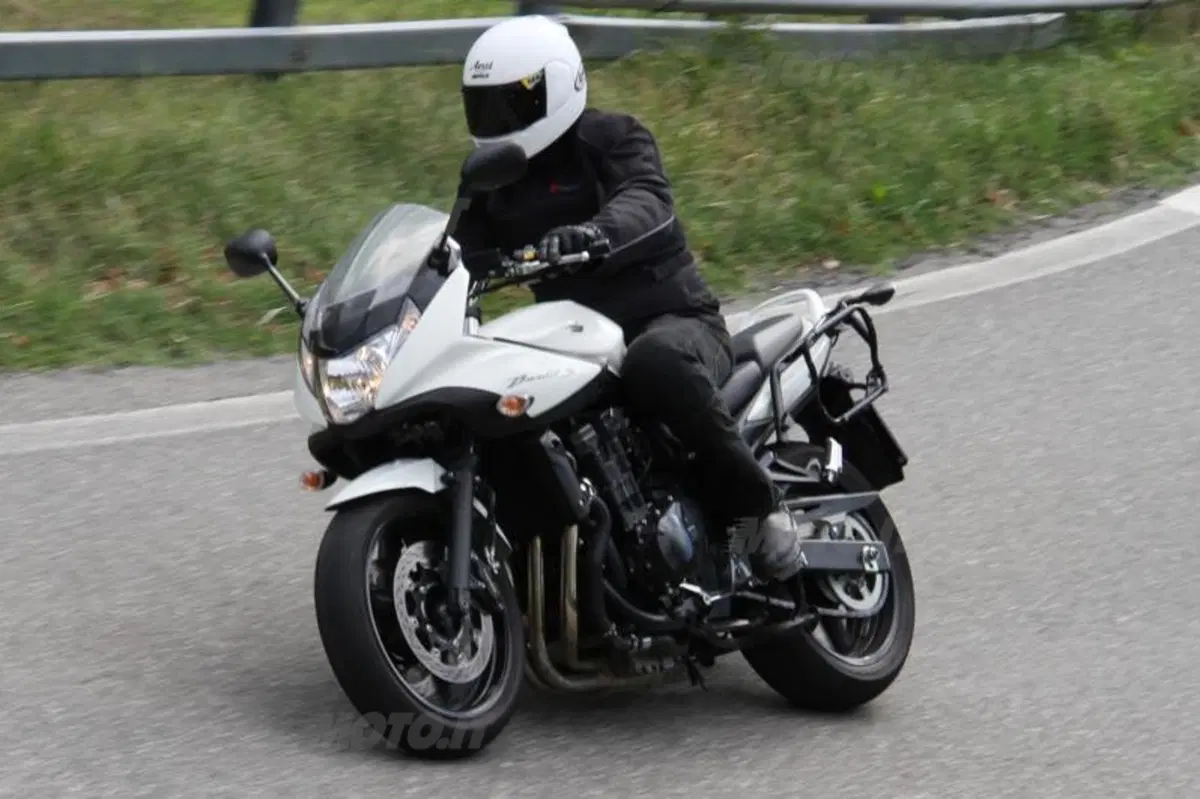 Suzuki V-Strom vs Bandit S (7)