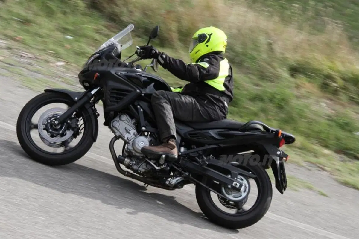 Suzuki V-Strom vs Bandit S (8)