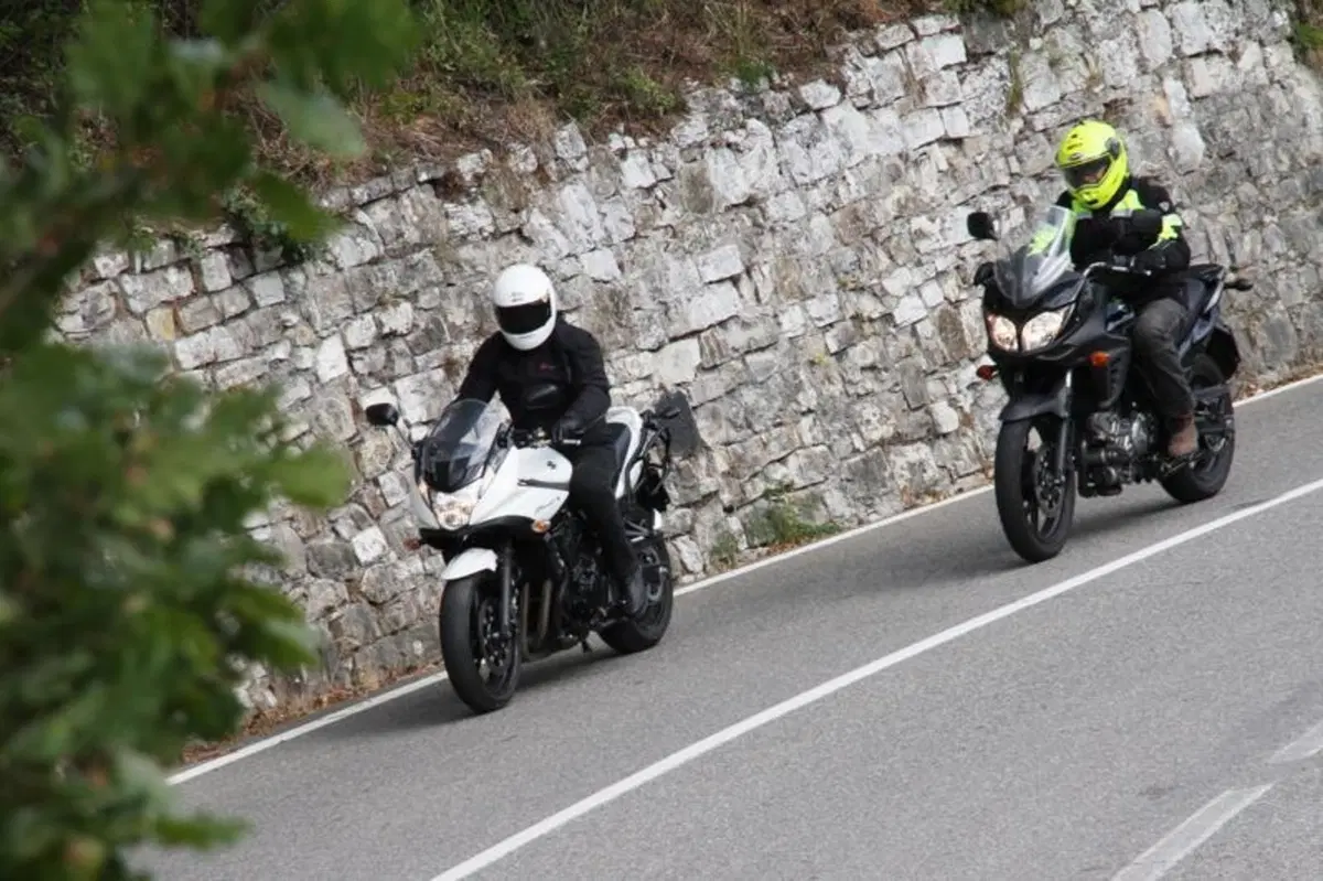 Suzuki V-Strom vs Bandit S (10)
