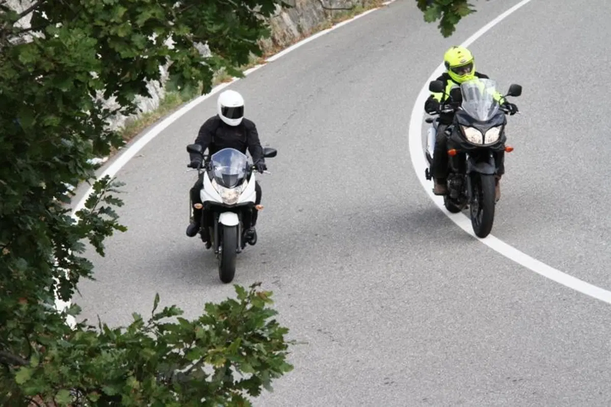 Suzuki V-Strom vs Bandit S (11)