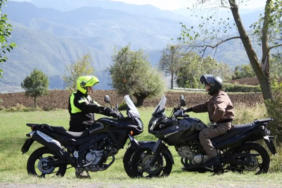 Suzuki V-Strom vs Bandit S (15)