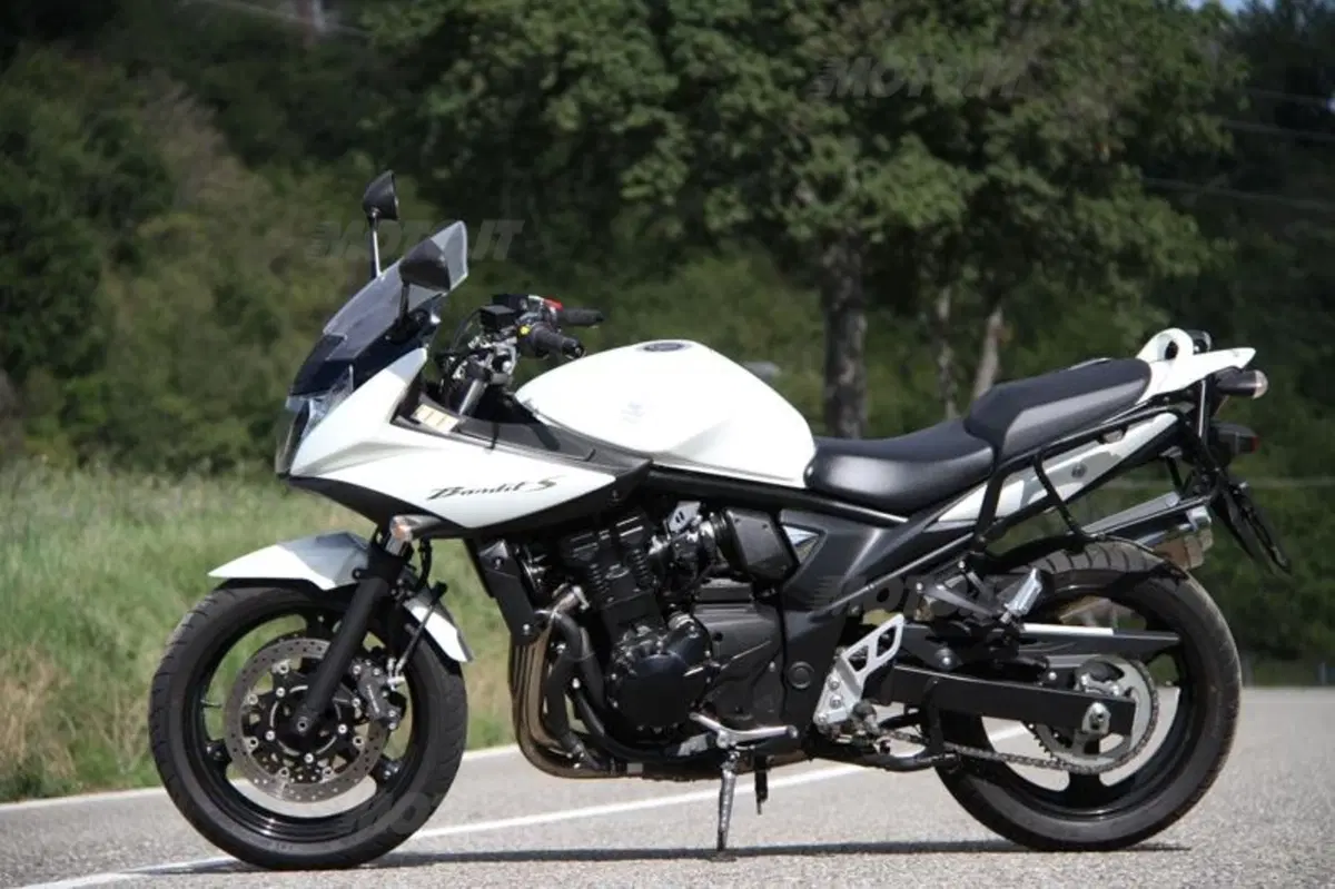 Suzuki V-Strom vs Bandit S (47)