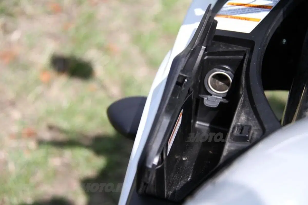 Suzuki V-Strom vs Bandit S (53)