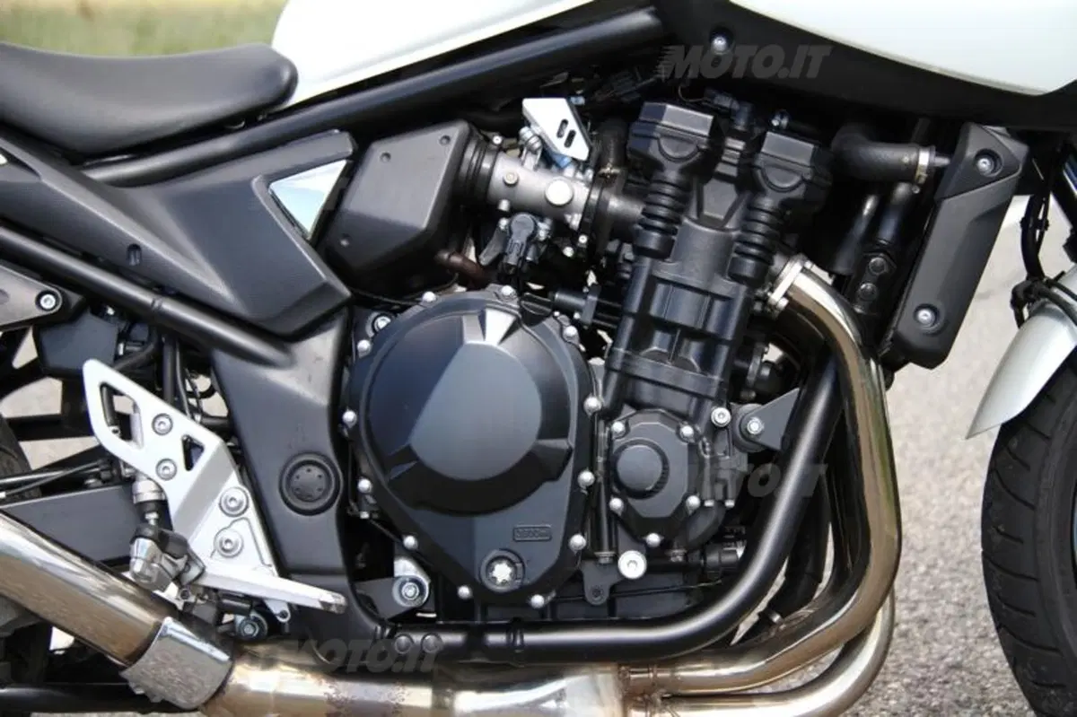 Suzuki V-Strom vs Bandit S (56)