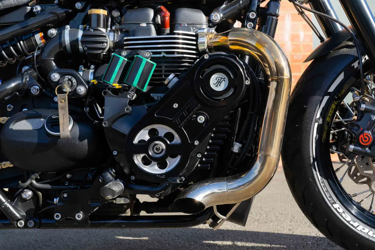 Una Triumph Bobber supercharged capace di 200 cv e 270 km/h (3)