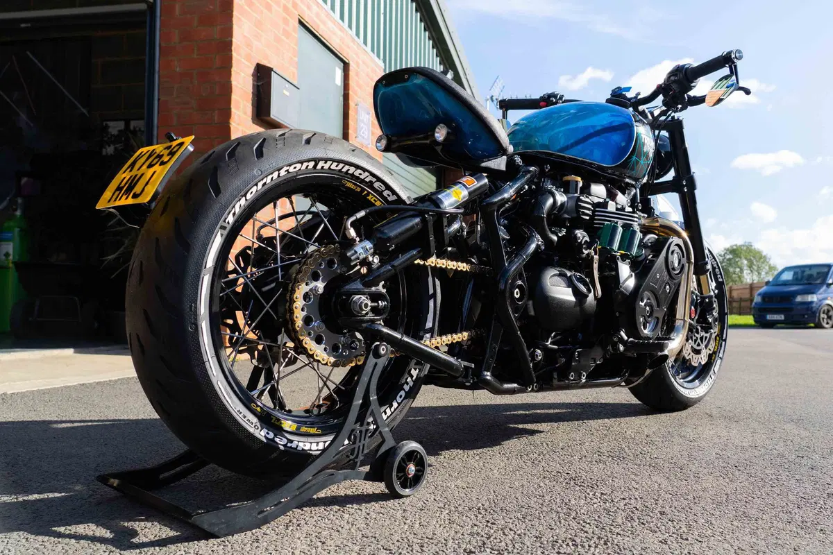 Una Triumph Bobber supercharged capace di 200 cv e 270 km/h (7)