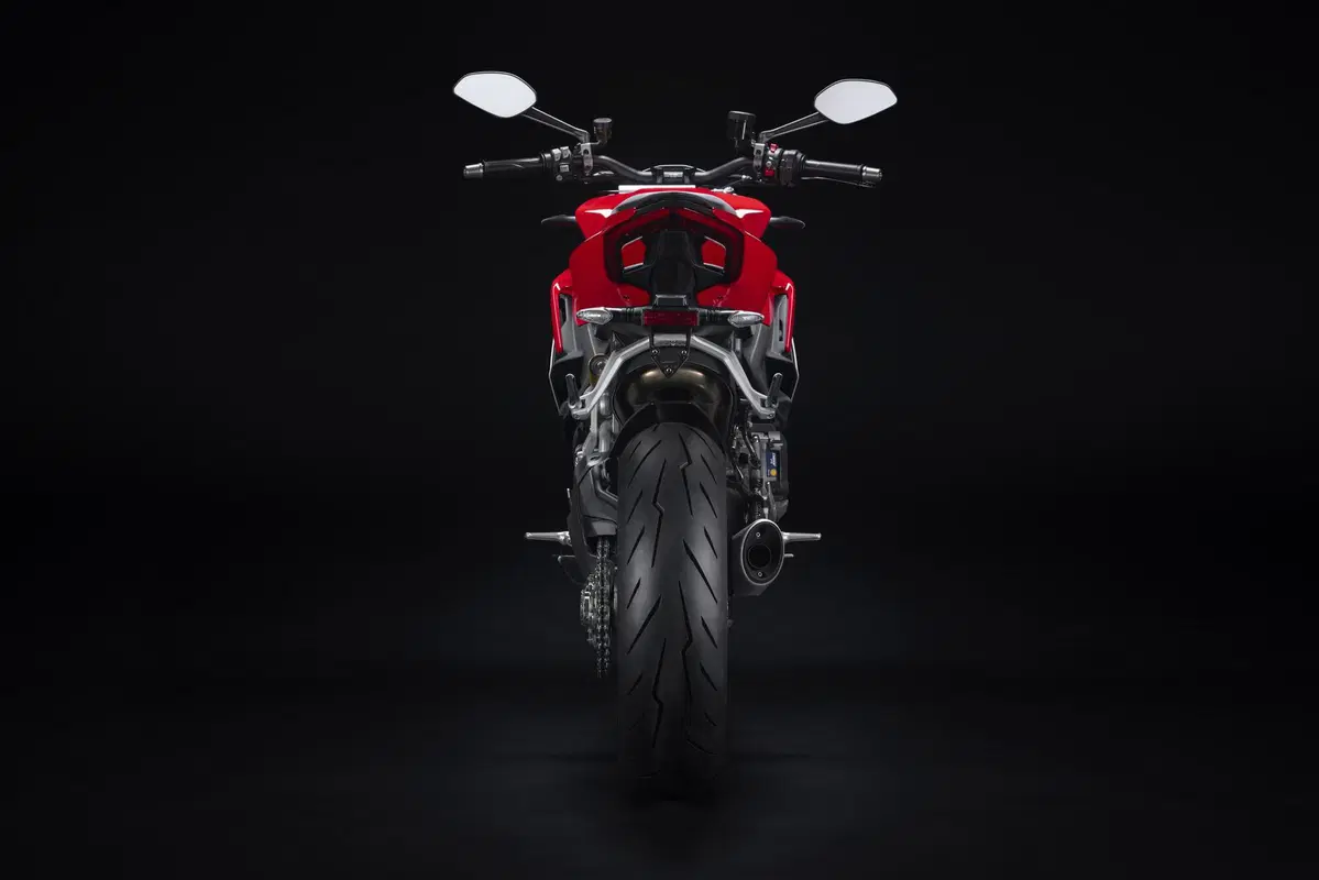 Ducati Streetfighter V2 e V4SP: dati, foto e prezzi (2)