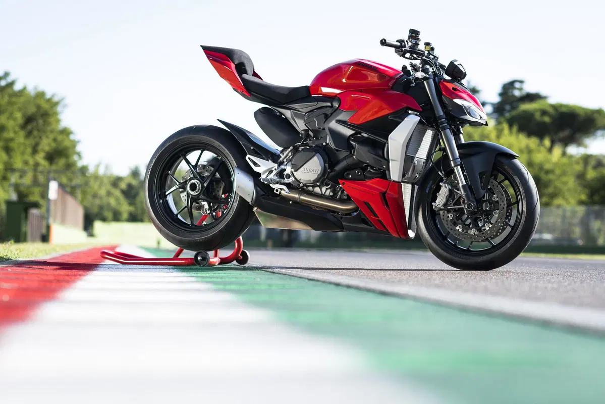 Ducati Streetfighter V2 e V4SP: dati, foto e prezzi (11)