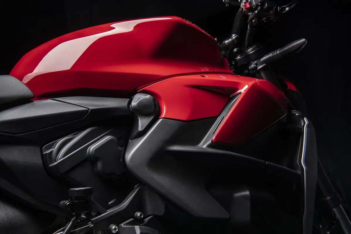 Ducati Streetfighter V2 e V4SP: dati, foto e prezzi (12)