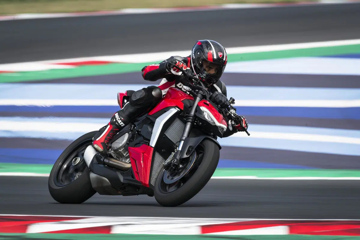 Ducati Streetfighter V2 e V4SP: dati, foto e prezzi (16)