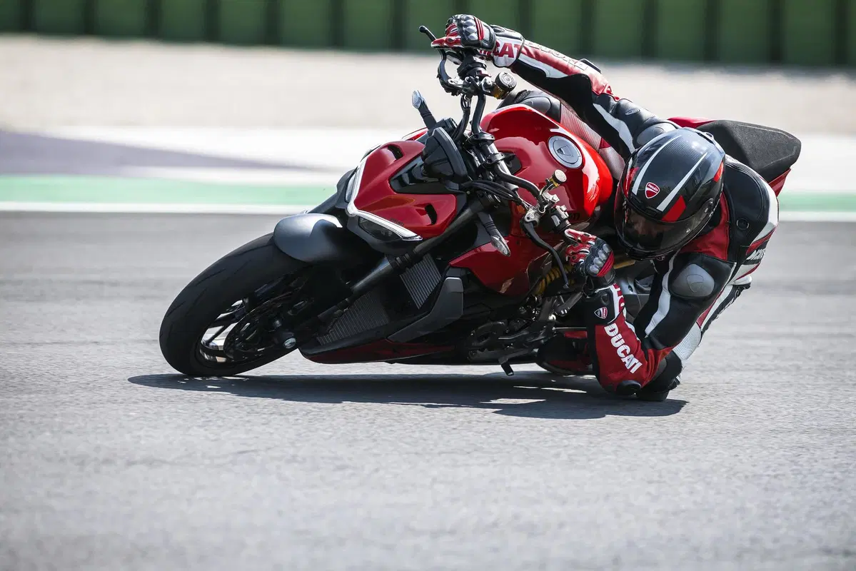 Ducati Streetfighter V2 e V4SP: dati, foto e prezzi (18)