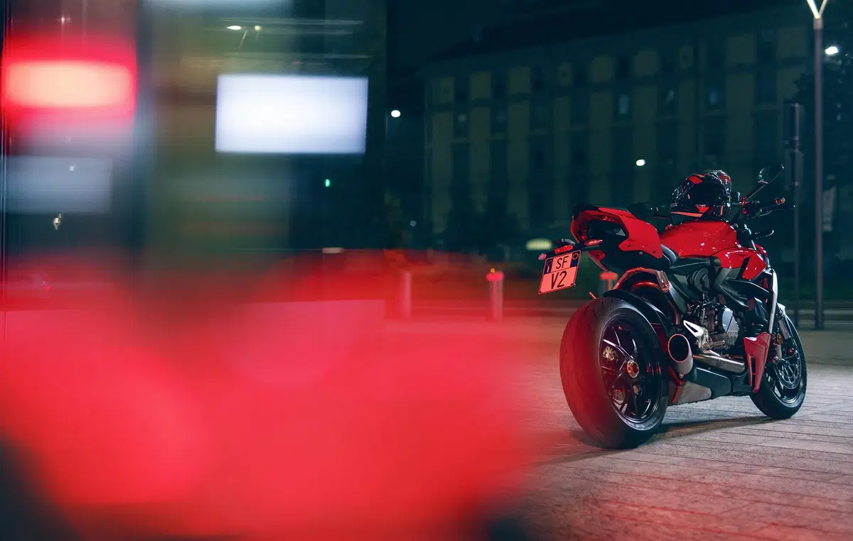 Ducati Streetfighter V2 e V4SP: dati, foto e prezzi (28)