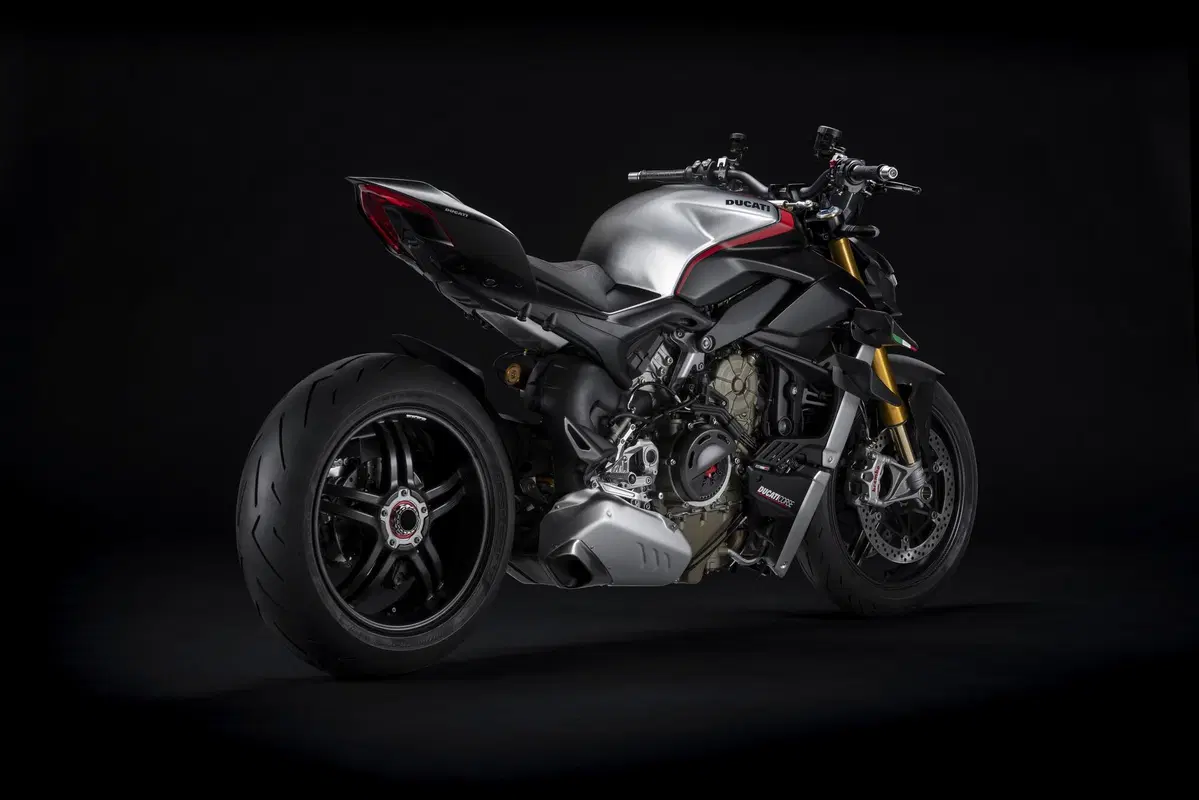 Ducati Streetfighter V2 e V4SP: dati, foto e prezzi (7)