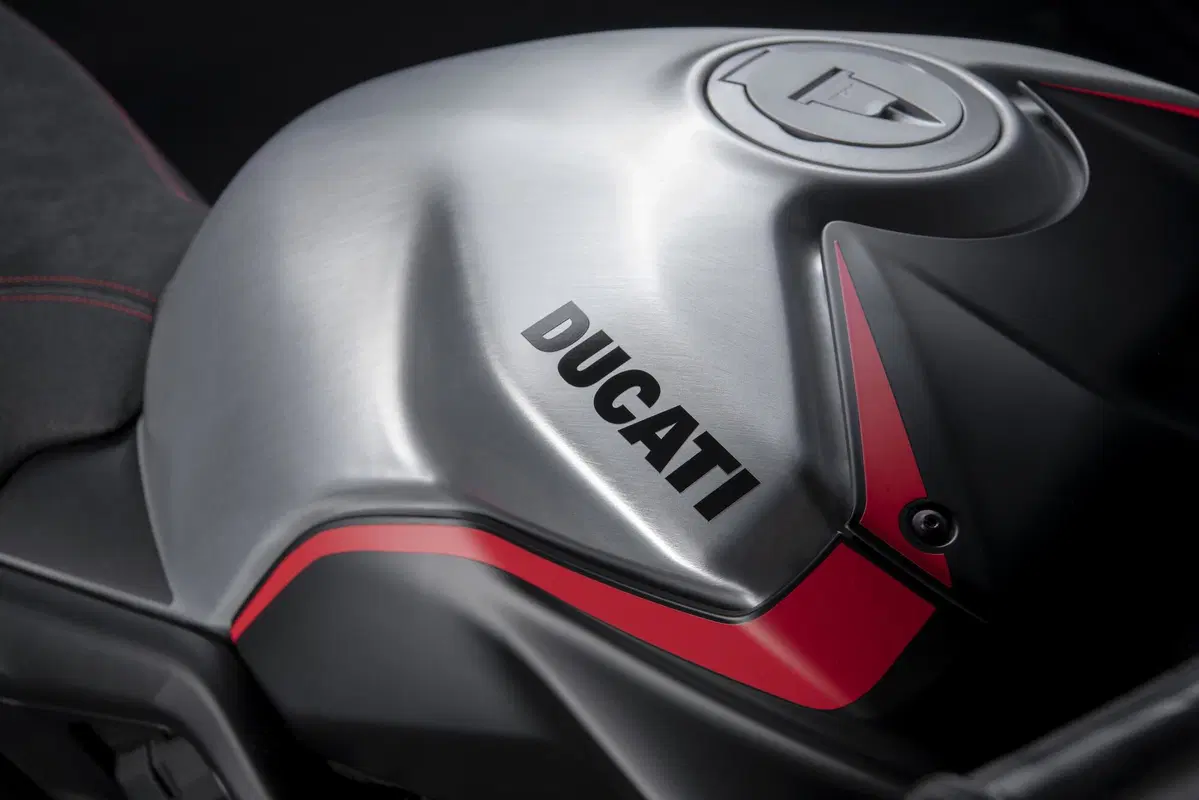 Ducati Streetfighter V2 e V4SP: dati, foto e prezzi (8)