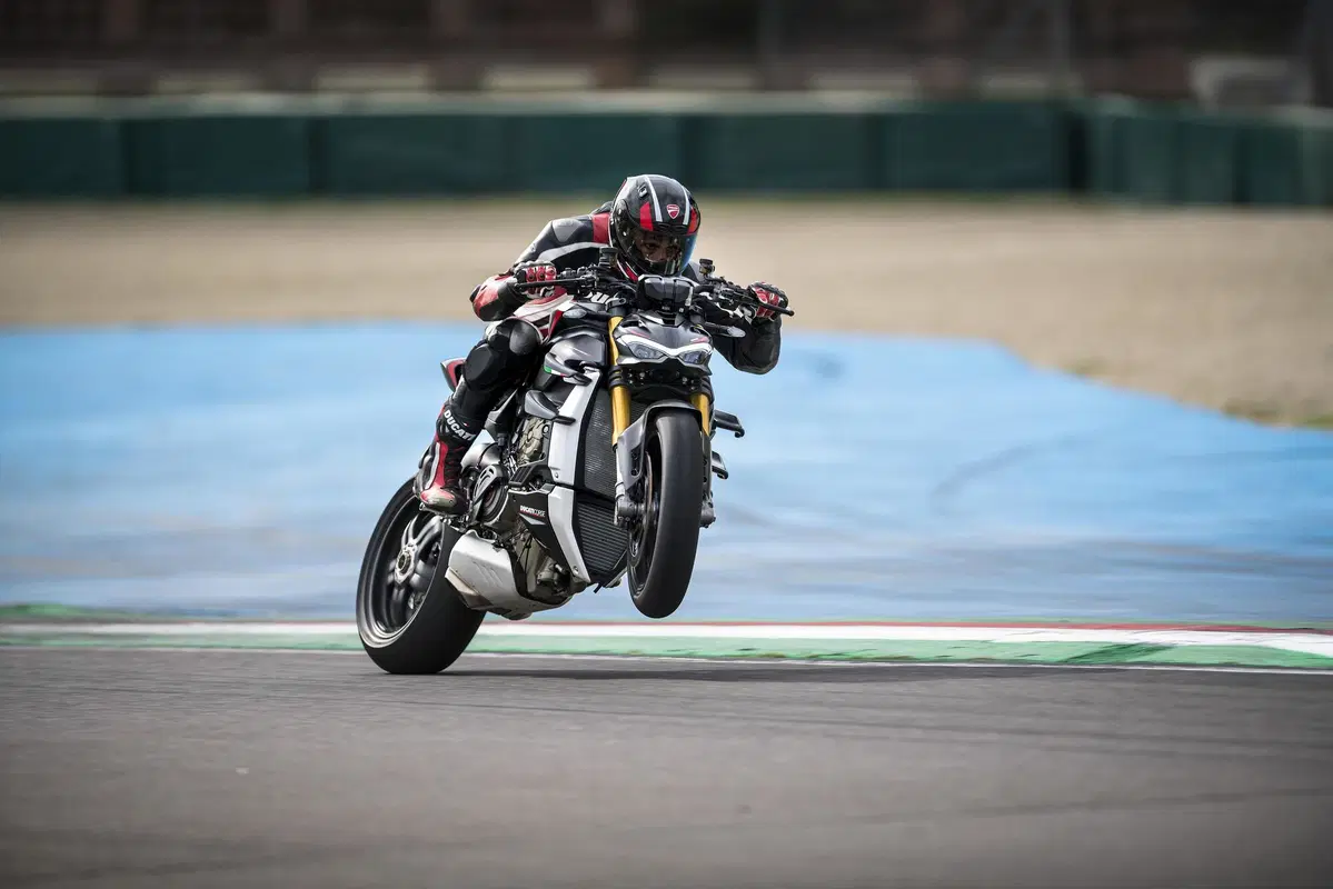 Ducati Streetfighter V2 e V4SP: dati, foto e prezzi (2)