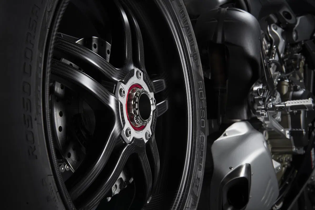 Ducati Streetfighter V2 e V4SP: dati, foto e prezzi (11)