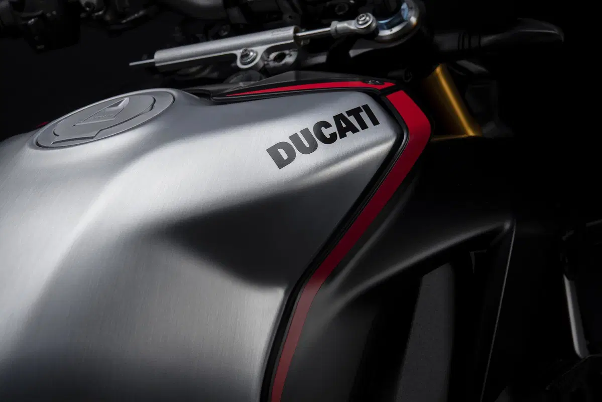 Ducati Streetfighter V2 e V4SP: dati, foto e prezzi (13)
