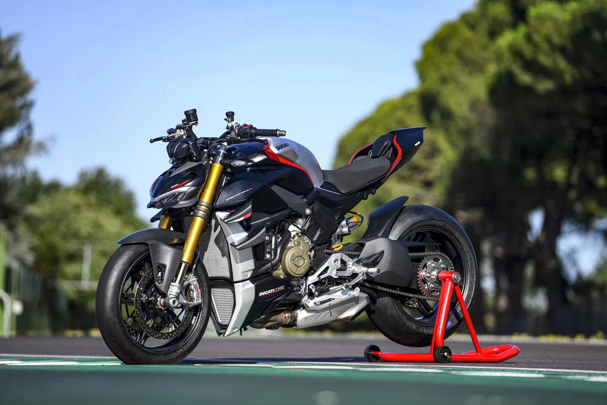 Ducati Streetfighter V2 e V4SP: dati, foto e prezzi (16)