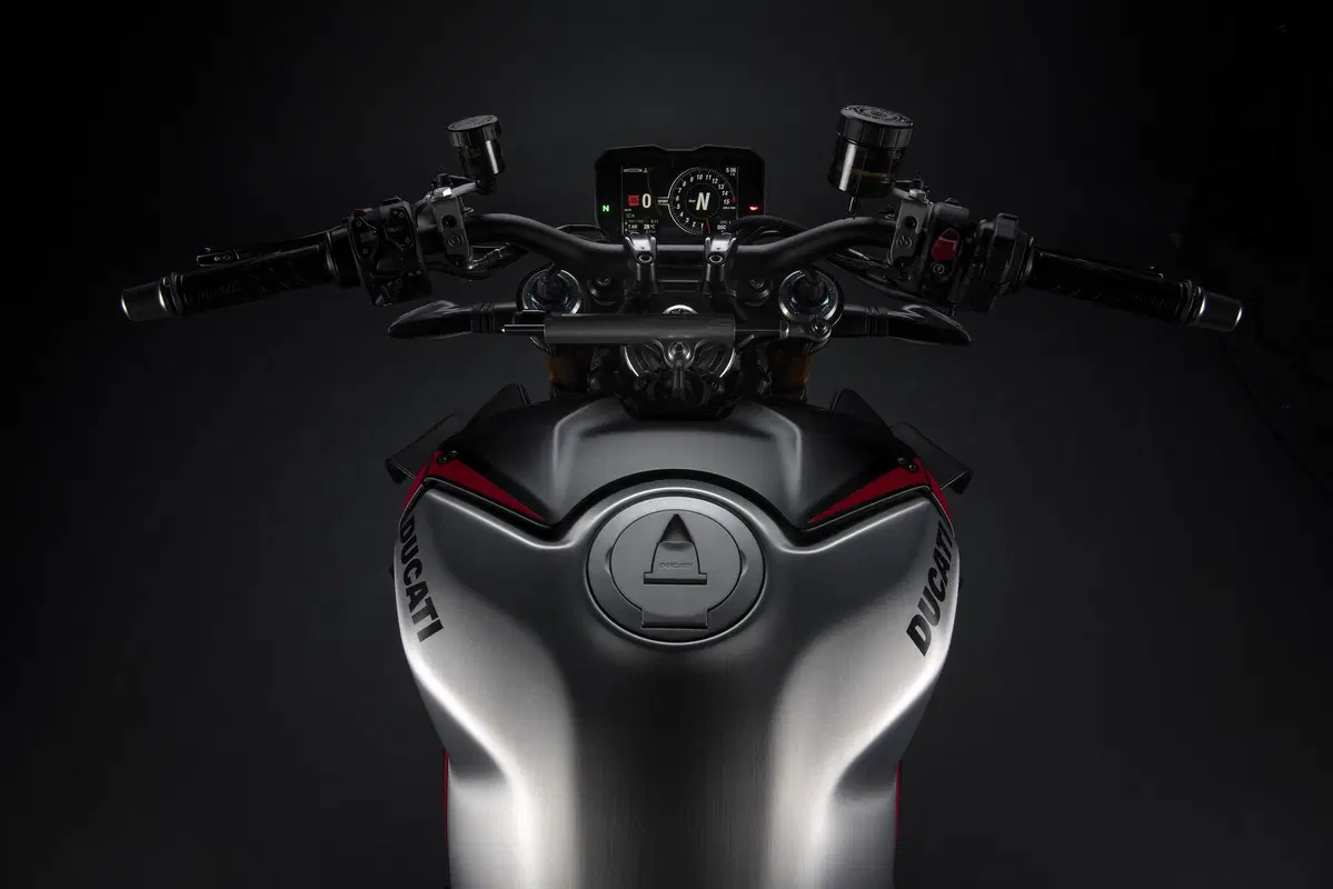 Ducati Streetfighter V2 e V4SP: dati, foto e prezzi (17)