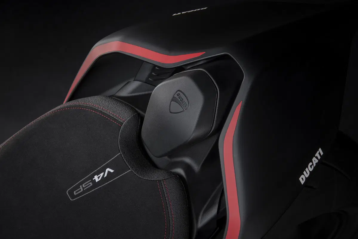 Ducati Streetfighter V2 e V4SP: dati, foto e prezzi (18)