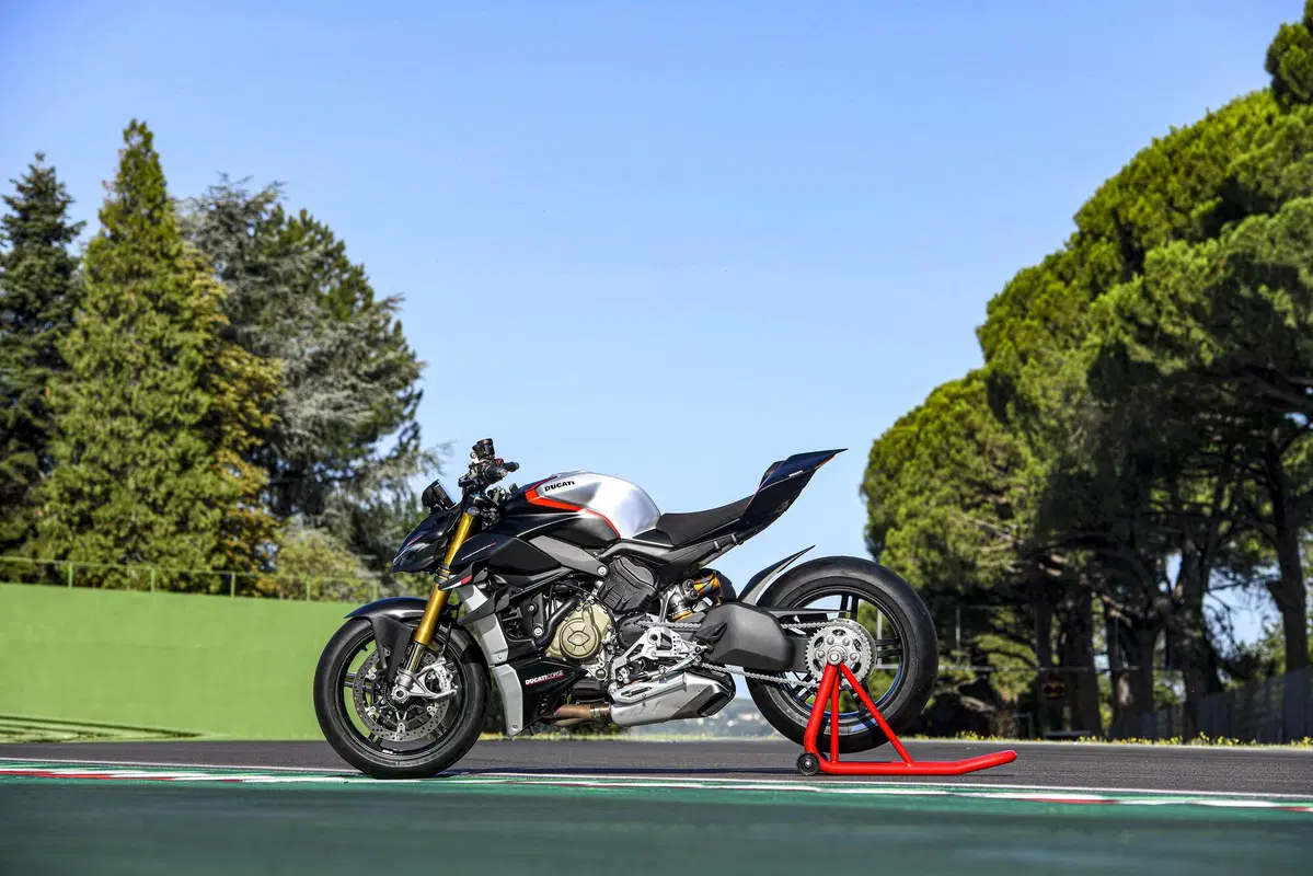 Ducati Streetfighter V2 e V4SP: dati, foto e prezzi (19)