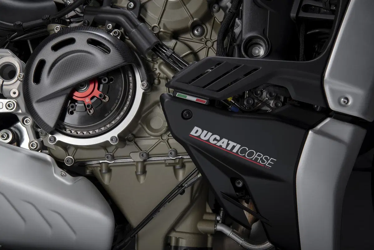 Ducati Streetfighter V2 e V4SP: dati, foto e prezzi (21)