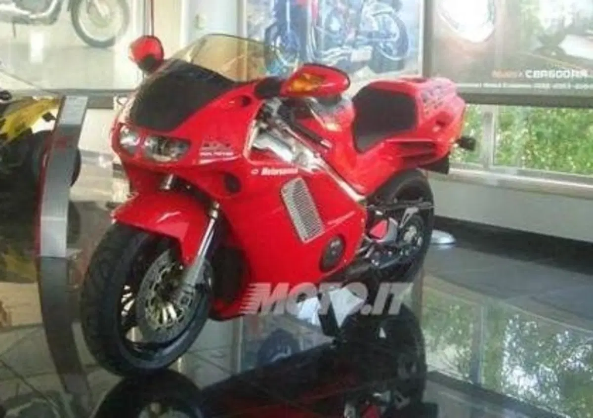 Le Belle di Moto.it: la Honda NR 750 dei record
