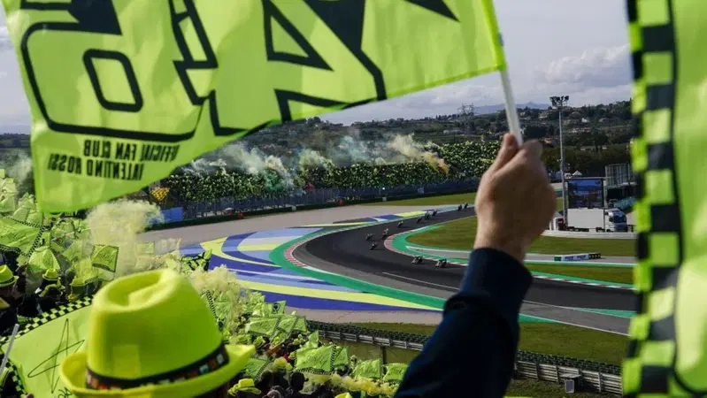 MotoGP 2021. Il GP di Valencia. "Grazie Vale": il saluto dei tifosi di tutto il mondo [VIDEO]