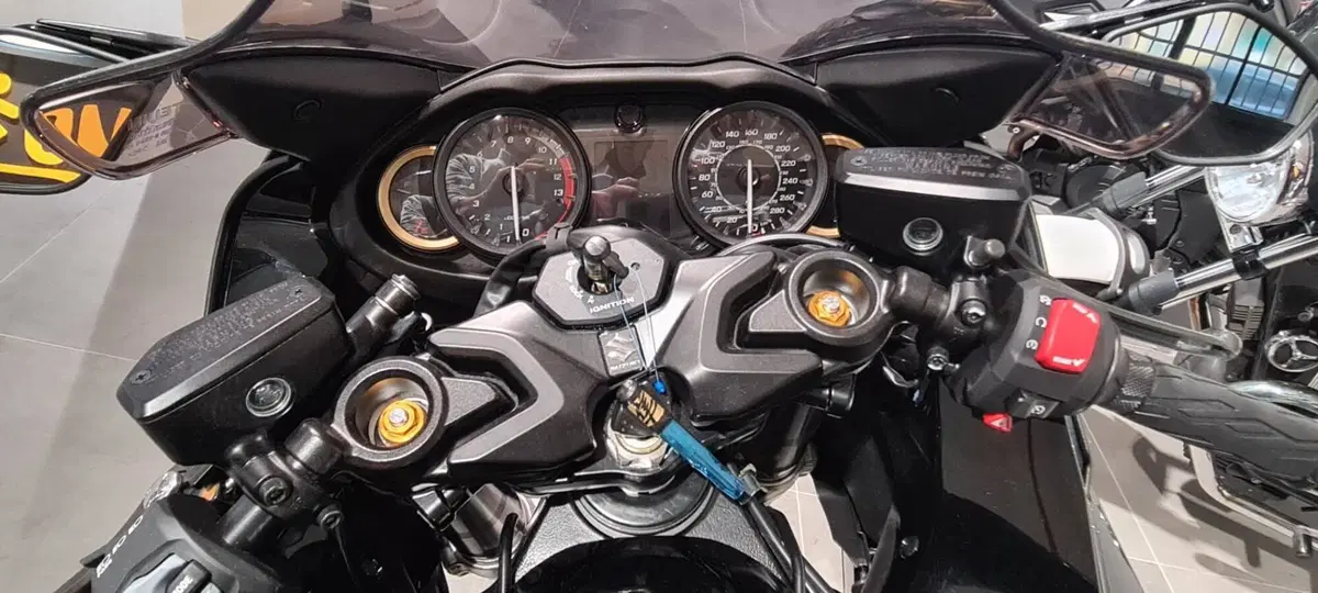 Suzuki GSX 1300 R Hayabusa (2025) (2)