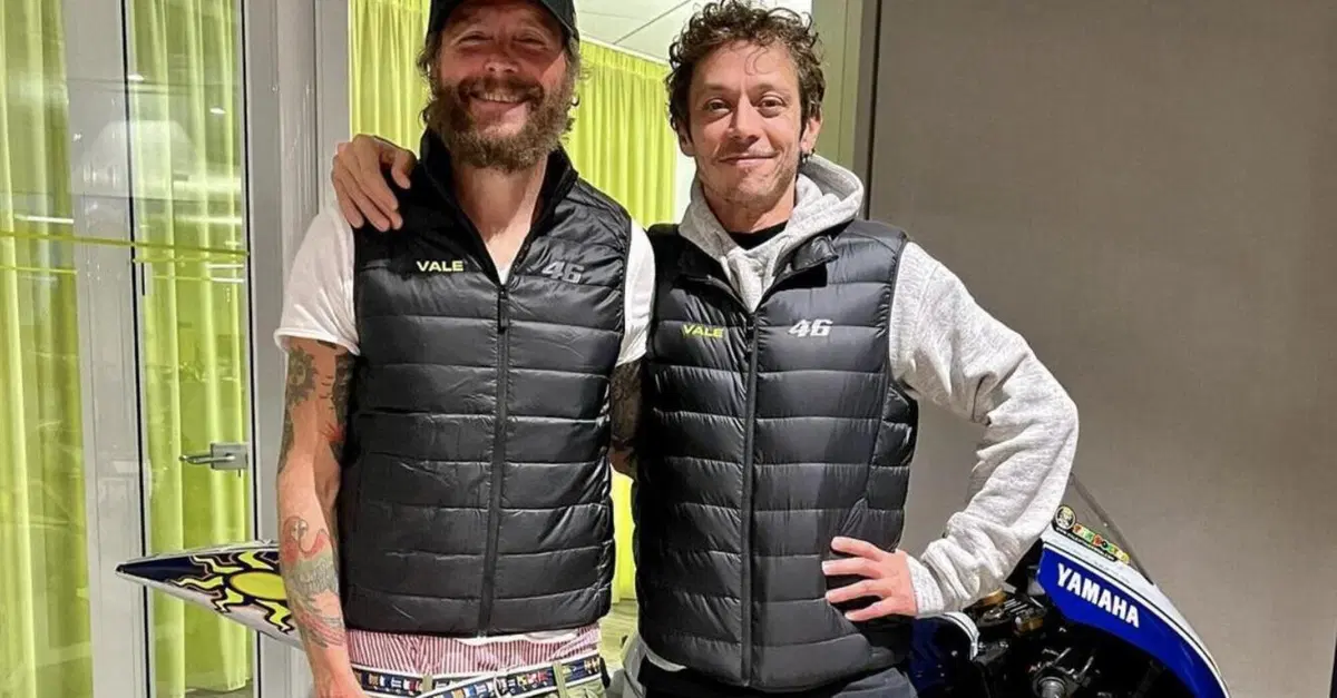 Jovanotti saluta Rossi prima di Valencia: "&Egrave; soltanto l'inizio" [FOTO]