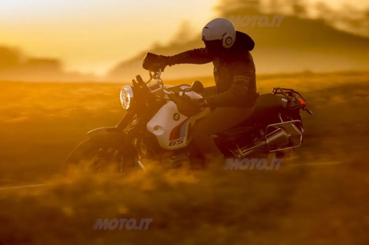 BMW R120 G/S, il kit di Unit Garage (10)