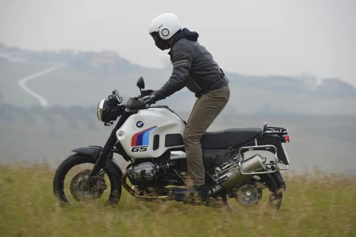 BMW R120 G/S, il kit di Unit Garage (11)