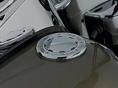 Tappo benzina Kuryakyn ventilato cromato dal 1996 