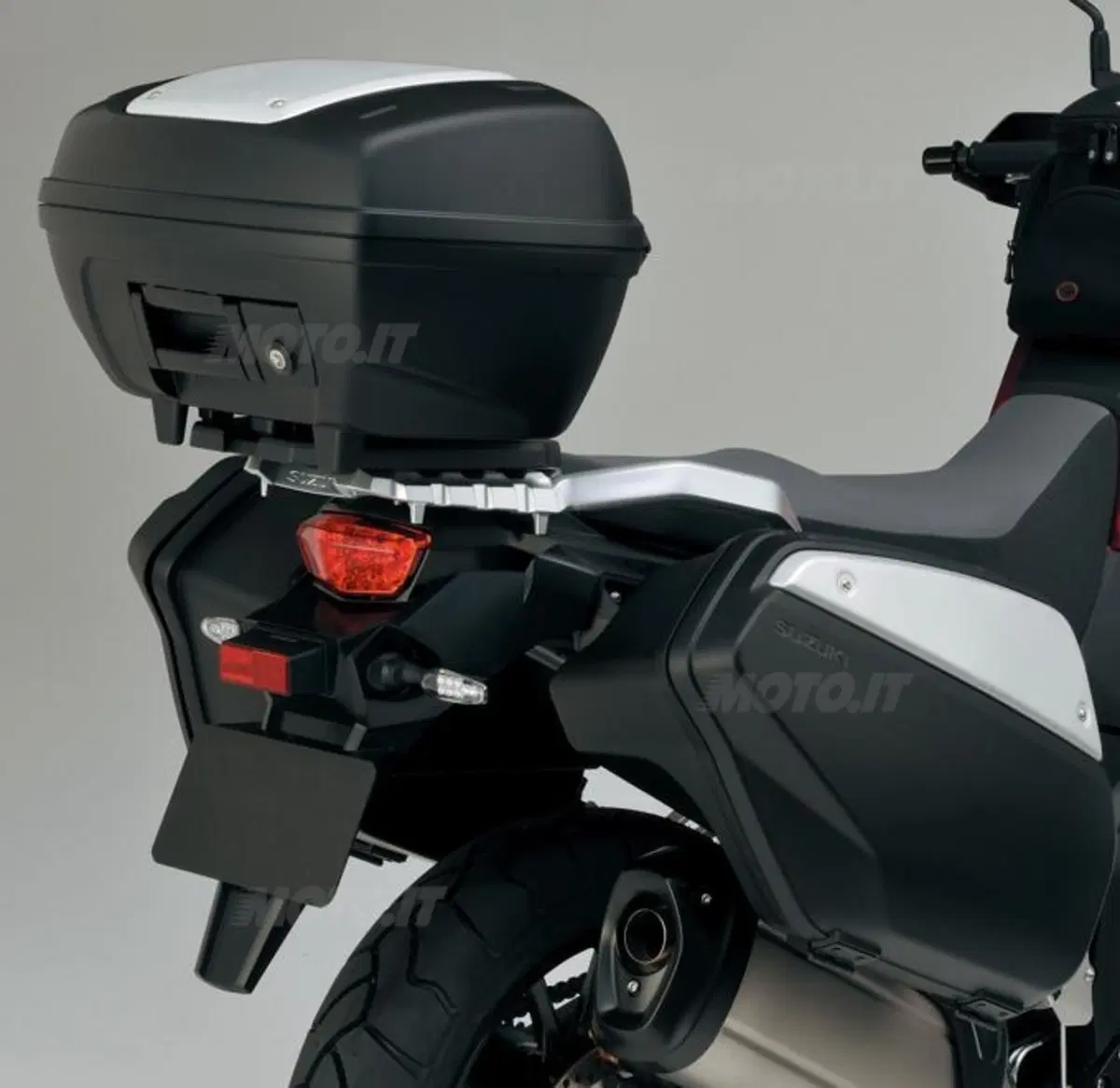 Suzuki V-Strom 1000 ABS 3L con kit valige e bauletto integrati