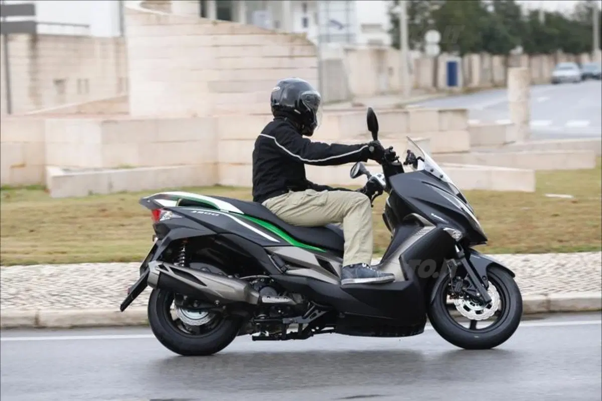 Kawasaki J300 (2)