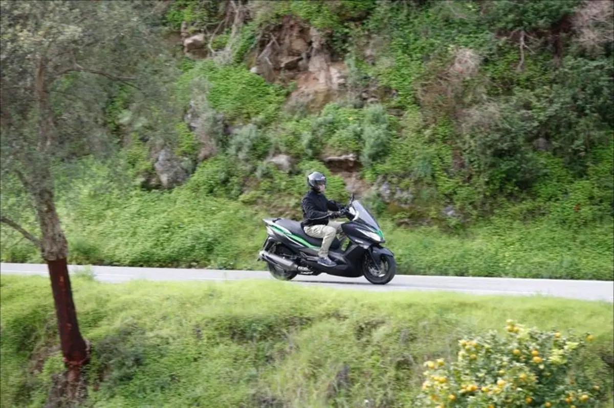 Kawasaki J300 (4)