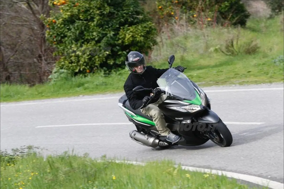Kawasaki J300 (5)
